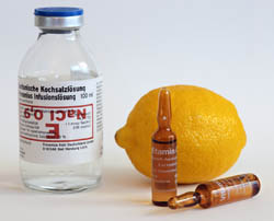 Vitamin-C Ampullen und Infusionslösung