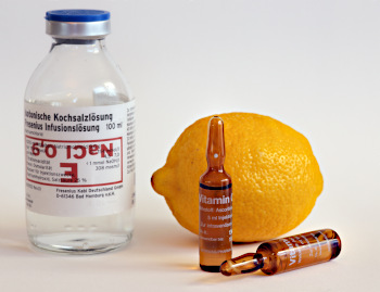 Vitamin-C Ampullen und Infusionslösung